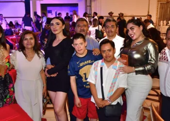 Fotos: Rubén Morales // Moda, mezcal y solidaridad se unieron en “Entre Hilos y Magueyes”, evento realizado a beneficio de la Fundación Corazón Down.