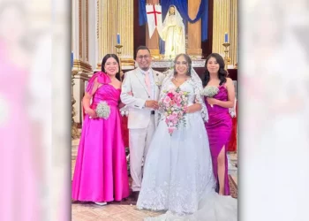 Buena fortuna y felicidad eterna, el deseo unánime de los asistentes para la joven pareja.