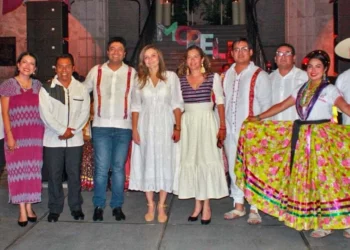 Delegaciones culturales de Huajuapan llevaron la Guelaguetza a ciudades ligadas a los héroes de la Independencia