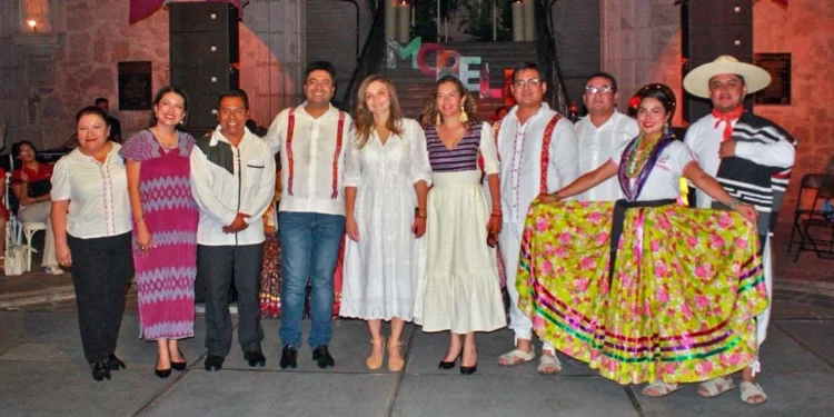 Delegaciones culturales de Huajuapan llevaron la Guelaguetza a ciudades ligadas a los héroes de la Independencia