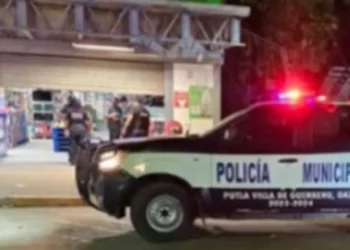 El asalto a la tienda departamental generó una intensa movilización policial en Putla Villa de Guerrero.