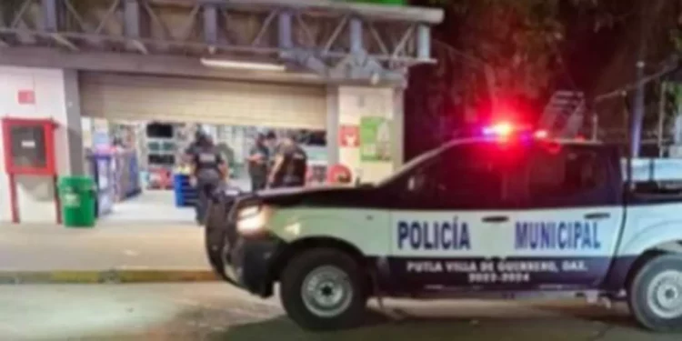 El asalto a la tienda departamental generó una intensa movilización policial en Putla Villa de Guerrero.
