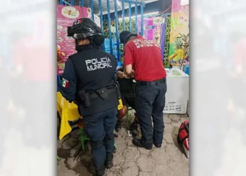 El percance ocurrió sobre la Avenida 5 de febrero, esquina con prolongación de Micaela Galindo.