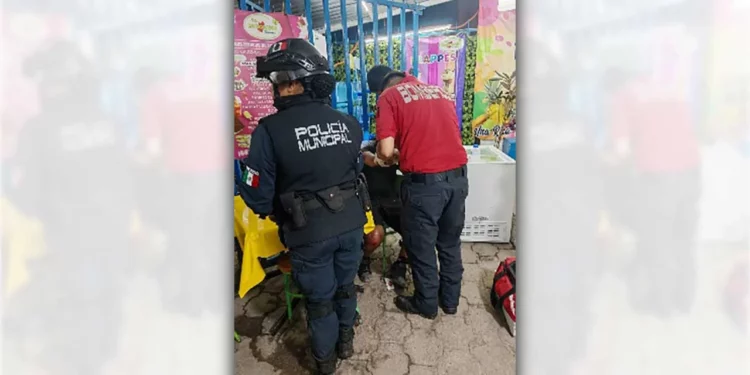 El percance ocurrió sobre la Avenida 5 de febrero, esquina con prolongación de Micaela Galindo.