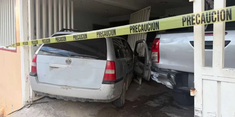 Elementos policiacos acordonaron la esquina de Molino del Rey y Francisco Paz.
