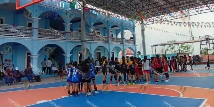Fotos: Leobardo García Reyes // En San Mateo Cajonos se realizó el Torneo Infantil de basquetbol.