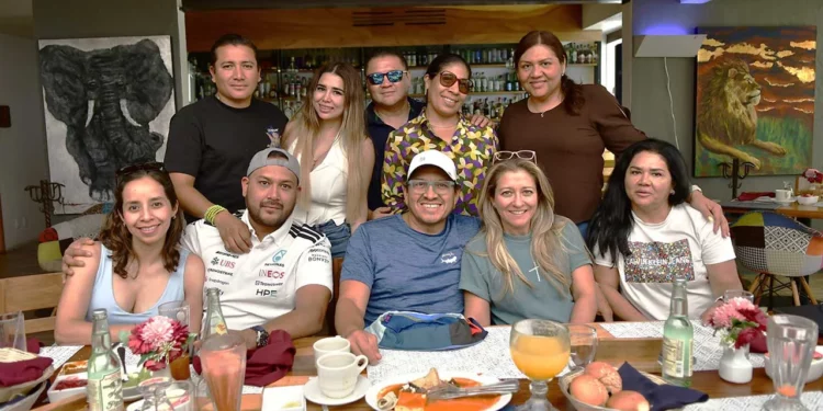 Foto: Rubén Morales // Familiares y amigos provenientes de Puebla, Estados Unidos y Oaxaca se reunieron en para disfrutar de un bello momento.