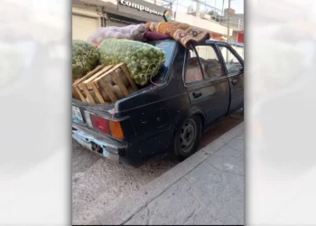 La delincuencia cobró una nueva víctima al robar una unidad Nissan, color negro.