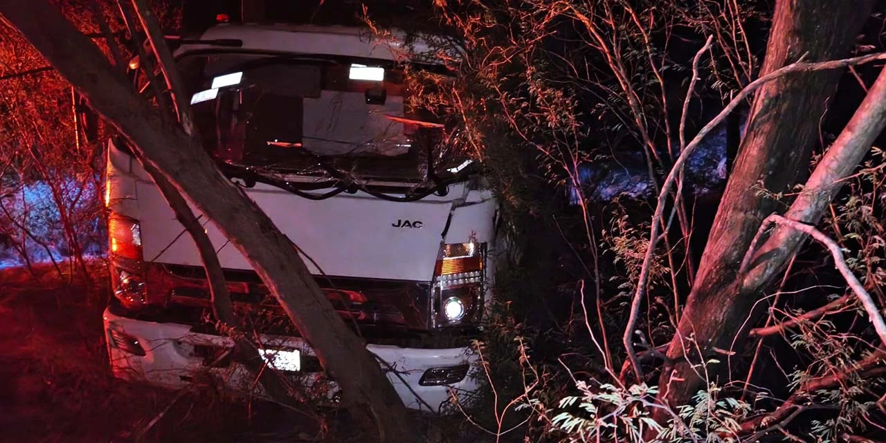 La Policía Vial Estatal aseguró el camión Internacional en Cuicatlán.