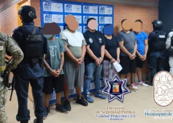 Los seis detenidos fueron capturados por la FGEO mediante un cateo tras desatar la balacera en el tianguis.