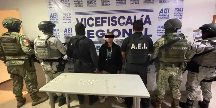 Los detenidos, M.D.V.R. y J.A.F., fueron puestos tras las rejas y quedaron a disposición de la Vicefiscalía Regional de Valles Centrales.