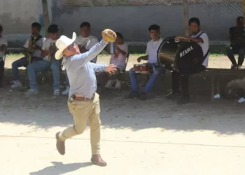 En Constancia del Rosario se da impulso a la Pelota Mixteca.