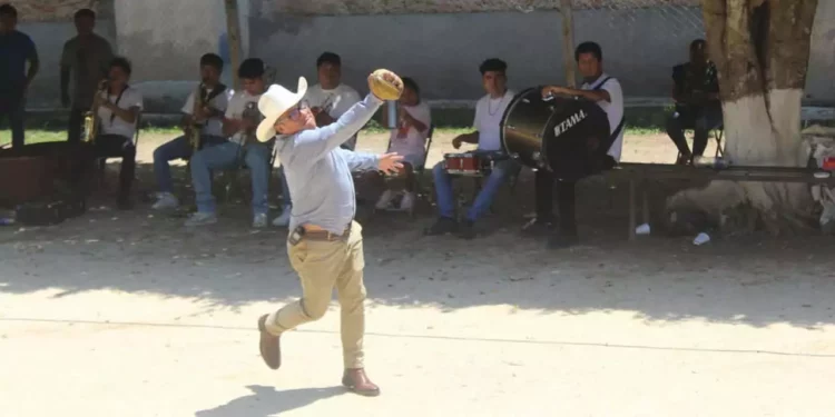 En Constancia del Rosario se da impulso a la Pelota Mixteca.