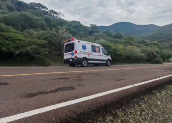 El fuerte accidente vial se registró sobre el kilómetro 18 de la carretera Huajuapan-Oaxaca.