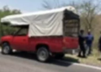 Elementos de seguridad interceptaron las unidades en la carretera Huajuapan-Juxtlahuaca.