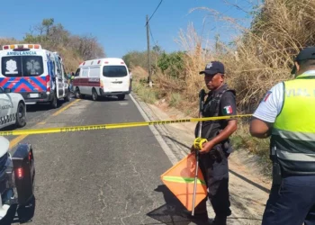 El tramo Pinotepa Nacional–Jamiltepec fue escenario de una colisión frontal que terminó con la vida de dos motociclistas.