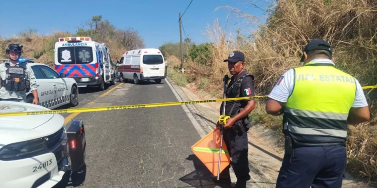 El tramo Pinotepa Nacional–Jamiltepec fue escenario de una colisión frontal que terminó con la vida de dos motociclistas.