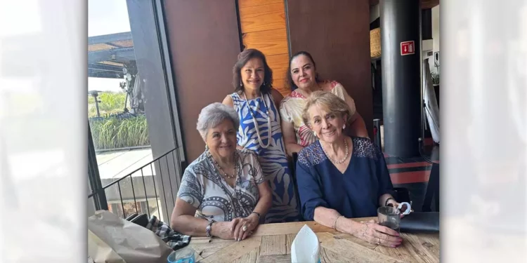 Rosa Virgen Colina, Mayola Audifred, Luz María Fernández del Campo y Lourdes Álvarez Candiani.