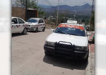 El taxi fue recuperado en la unidad deportiva de El Carmen sin su equipo de radiocomunicación ni estéreo.