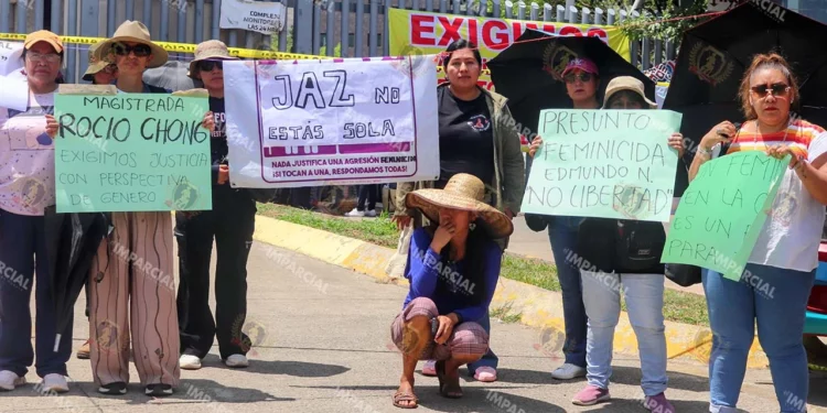 Foto: Ivonne Mateo // Con pancartas, familiares de Jazmín Zárate Aquino exigen castigo para el presunto feminicida.