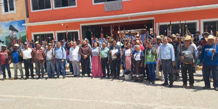 Niñas, niños y jóvenes de San Juan Mixtepec participaron en el arranque de talleres de pintura, danza, teatro y música.