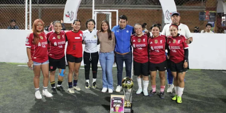 Amigas es el campeón del Torneo Nocturno de Futbol 5 de la Liga El Chilar.