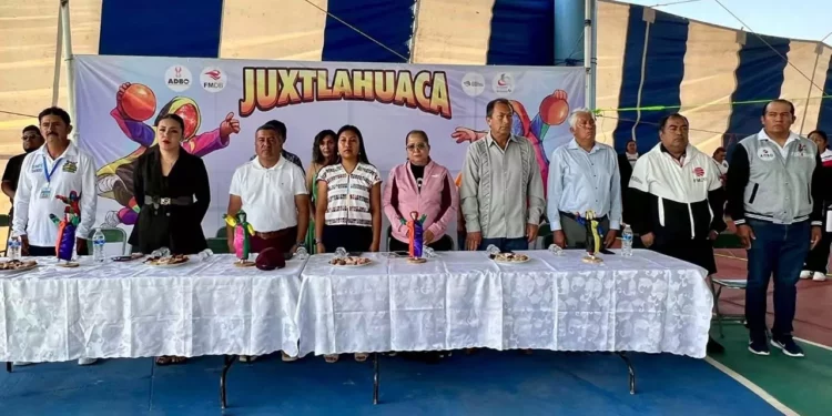 Autoridades de Santiago Juxtlahuaca impulsan la práctica del dodgeball.