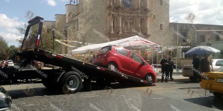 Foto: Adrián Gaytán // Al corralón por estacionarse en lugar prohibido.