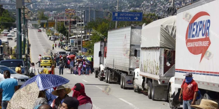 Foto: Archivo El Imparcial // Autotransportistas en jaque por la inseguridad en carreteras del estado.