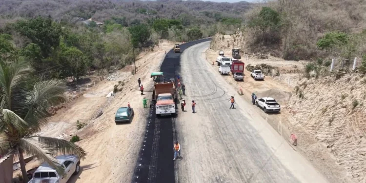 Anuncian cierres parciales en la carretera Pochutla-Huatulco; consulta horarios y ruta alterna