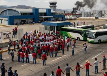 CNTE escala protestas en Oaxaca: Toman aeropuerto y terminal de combustible de Pemex en el Tule