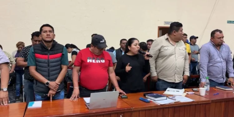 VIDEO | ¡Estalla la Sección 22! Exige cárcel para alcalde de Mitla tras violenta agresión a maestros