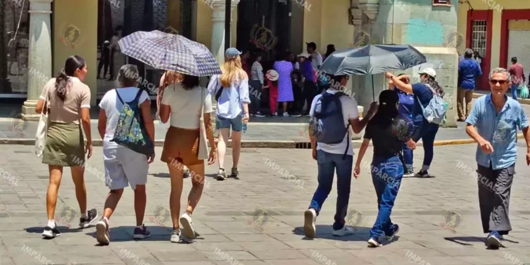 Foto: Jesús Santiago // Calor inclemente ya ha causado quemaduras a los oaxaqueños.