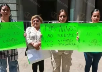 Exigen aprehensión de profesor de la S-22 que abusó de menores