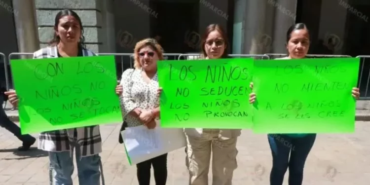 Exigen aprehensión de profesor de la S-22 que abusó de menores