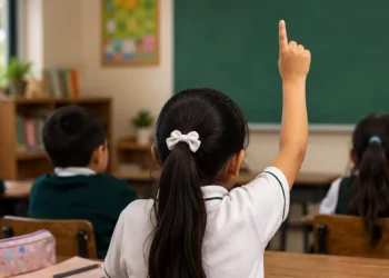 Foto: IA // SCJN da luz verde a nuevo sistema de evaluación escolar.