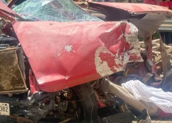 Impactante choque en la autopista Mitla-Tehuantepec deja un muerto y un hospitalizado