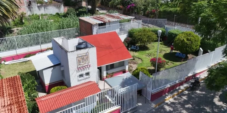 Foto: ISSSTE // Con inversión superior a 10 millones de pesos se rehabilitó la UMF del ISSSTE en San Pablo Guelatao.