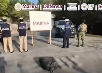 VIDEO | Aseguran 13 paquetes de cocaína frente a costas de Oaxaca en operativo marítimo