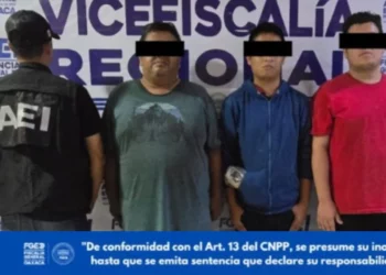 Tres personas fueron detenidas tras presuntamente vender una camioneta con reporte de robo usando documentos falsos y engaños