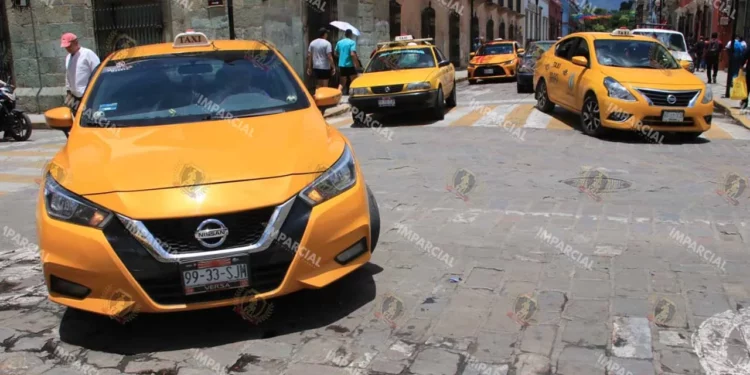 Foto: Adrián Gaytán // Desde hace un año presentaron la propuesta de introducir taxímetros para el cobro de “dejadas”.