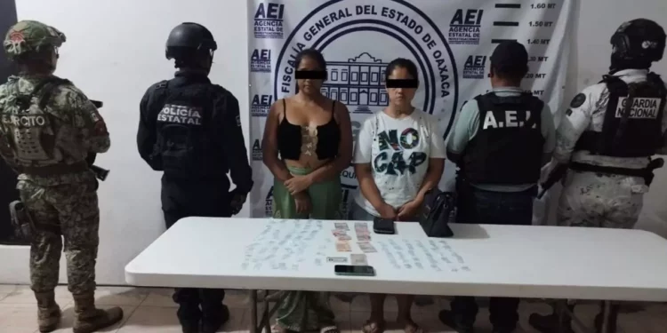Detienen a dos mujeres con presunto “cristal” en San Juan Cacahuatepec, región Costa
