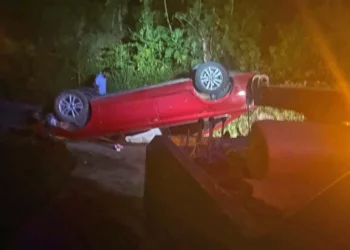 El vehículo Hyundai Sonata fue hallado destrozado y abandonado en el km 44 del tramo Juquila–Zacatepec.