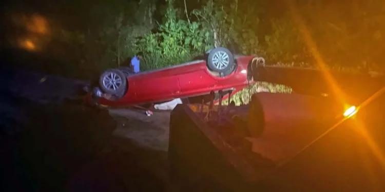 El vehículo Hyundai Sonata fue hallado destrozado y abandonado en el km 44 del tramo Juquila–Zacatepec.