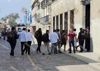 En la ciudad capital, diversos edificios públicos y centros comerciales fueron evacuados como medida de precaución.