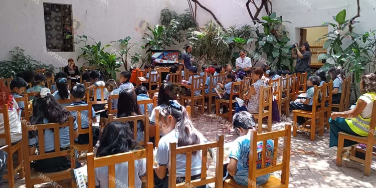 Foto: Lisbeth Mejía // Edith Olivares Ferreto, directora ejecutiva de Amnistía Internacional en la presentación del libro "Las Ausentes".