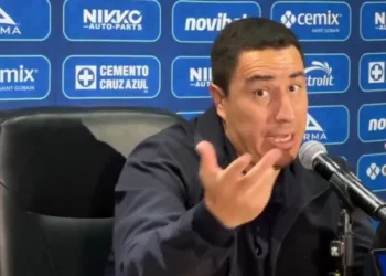 Cruz Azul denunciará a Efraín Juárez ante la FMF: El técnico de Pumas enfrenta multa millonaria por críticas al arbitraje