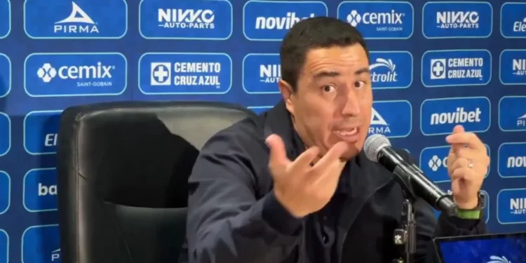 Cruz Azul denunciará a Efraín Juárez ante la FMF: El técnico de Pumas enfrenta multa millonaria por críticas al arbitraje