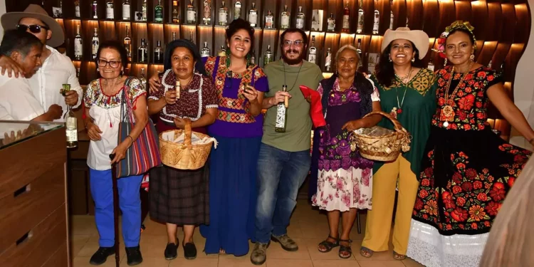 Fotos: Rubén Morales // Invitados especiales y amantes de los destilados mexicanos se dieron cita en la inauguración de Tugurio Boutique