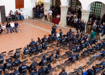 Foto: Municipio de Oaxaca de Juárez // Encuentro de autoridades municipales con policías.